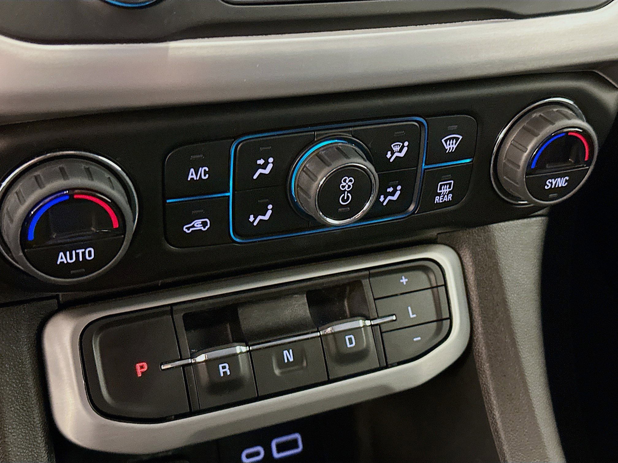 Used 2023 GMC Acadia SLE w/ Driver Convenience Package image 24