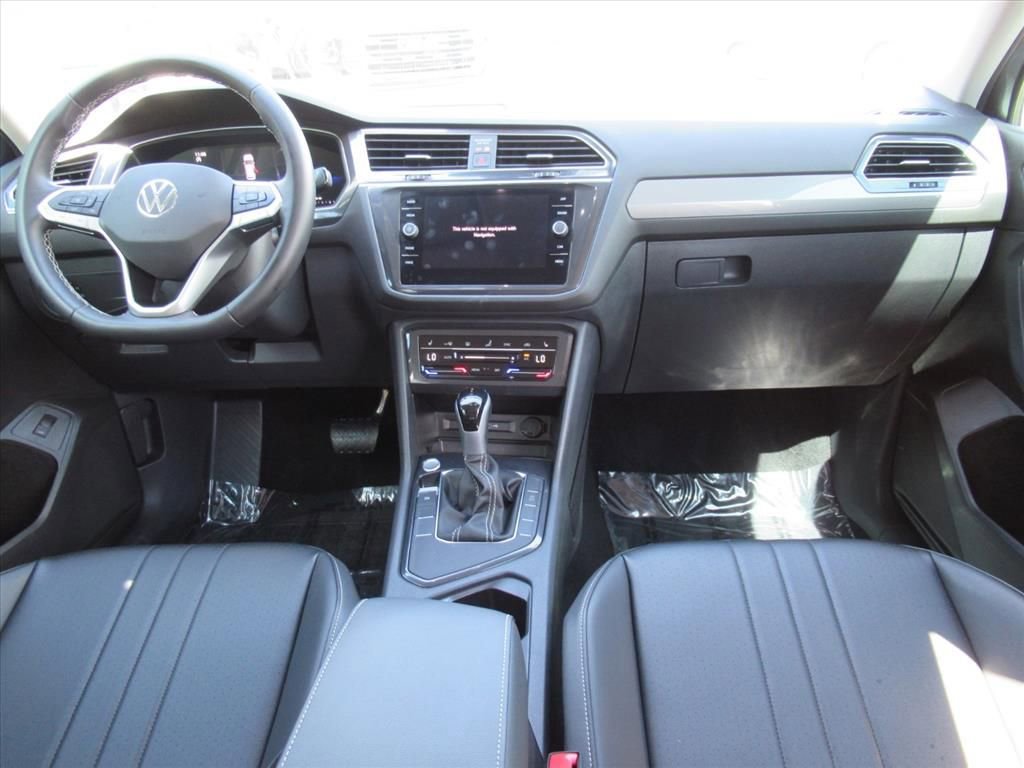 Used 2024 Volkswagen Tiguan SE FWD image 12