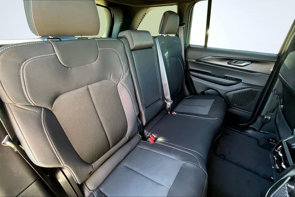 New 2025 Jeep Grand Cherokee Laredo X image 9