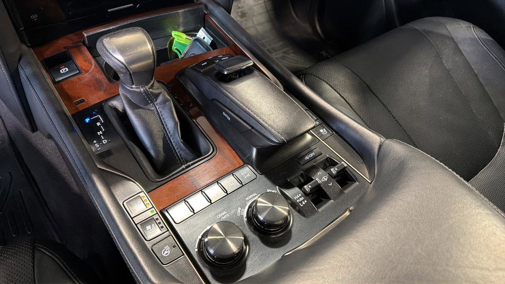 Used 2016 Lexus LX 570 4WD image 33