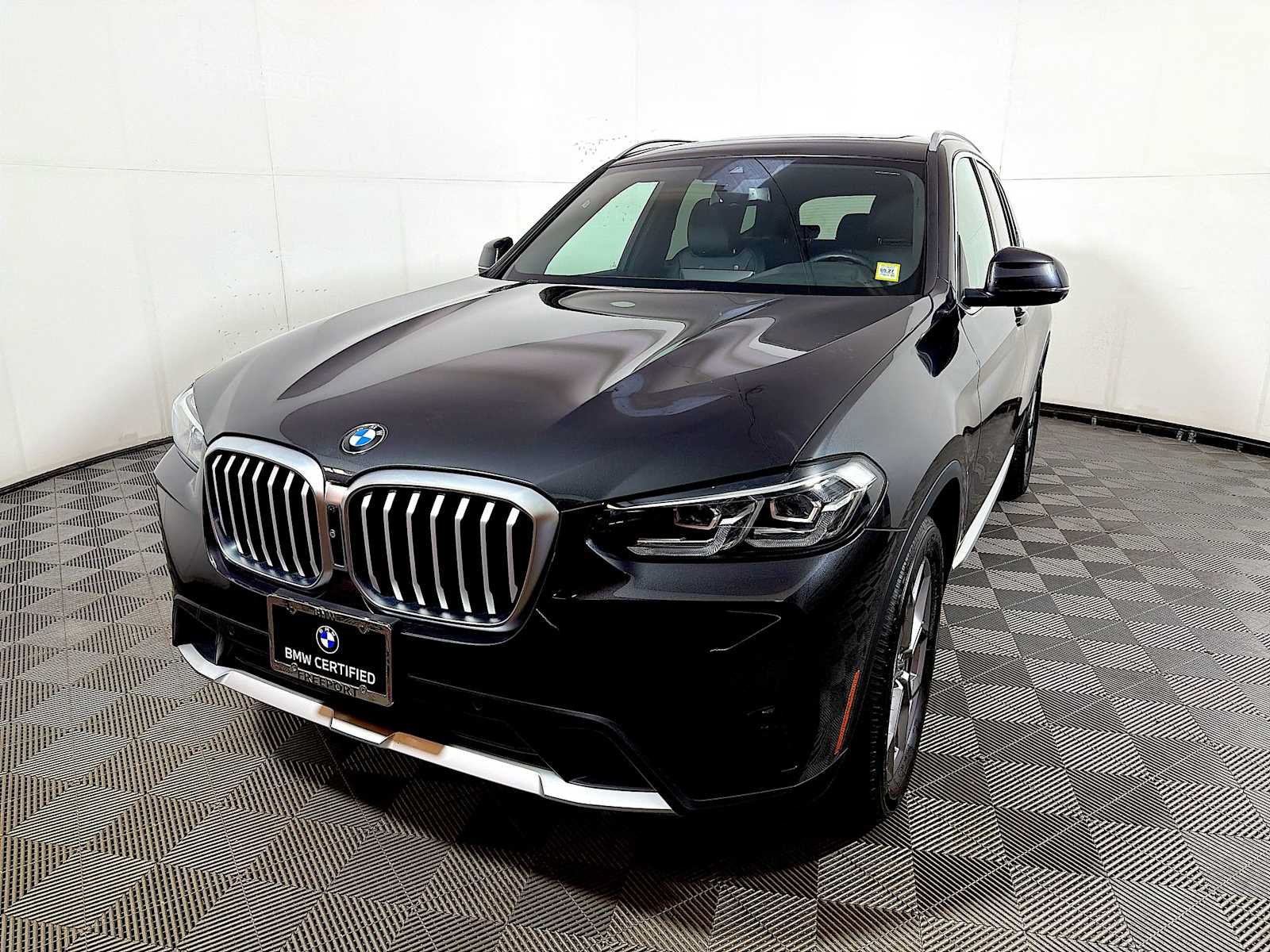Certified 2024 BMW X3 xDrive30i w/ Convenience Package AWD/4WD image 3