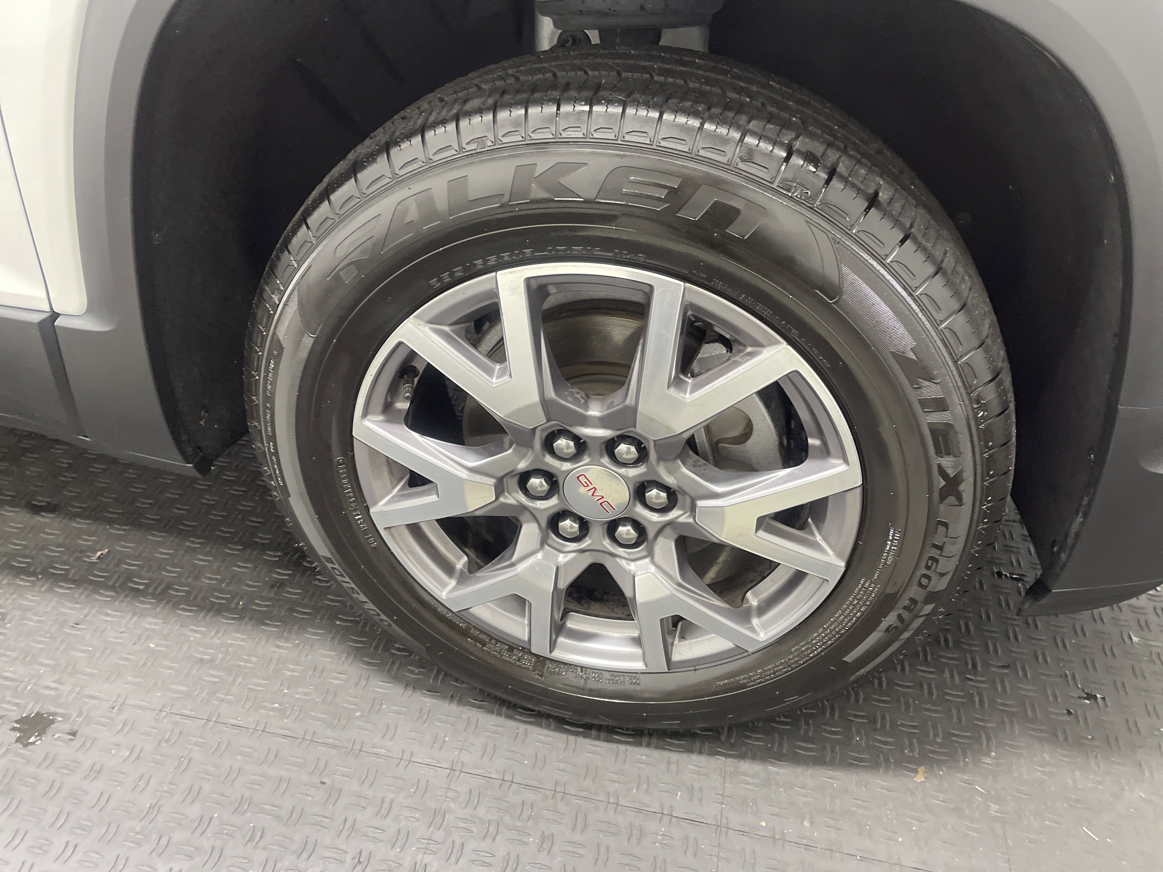 Used 2020 GMC Acadia SLT w/ LPO, Floor Liner Package image 29