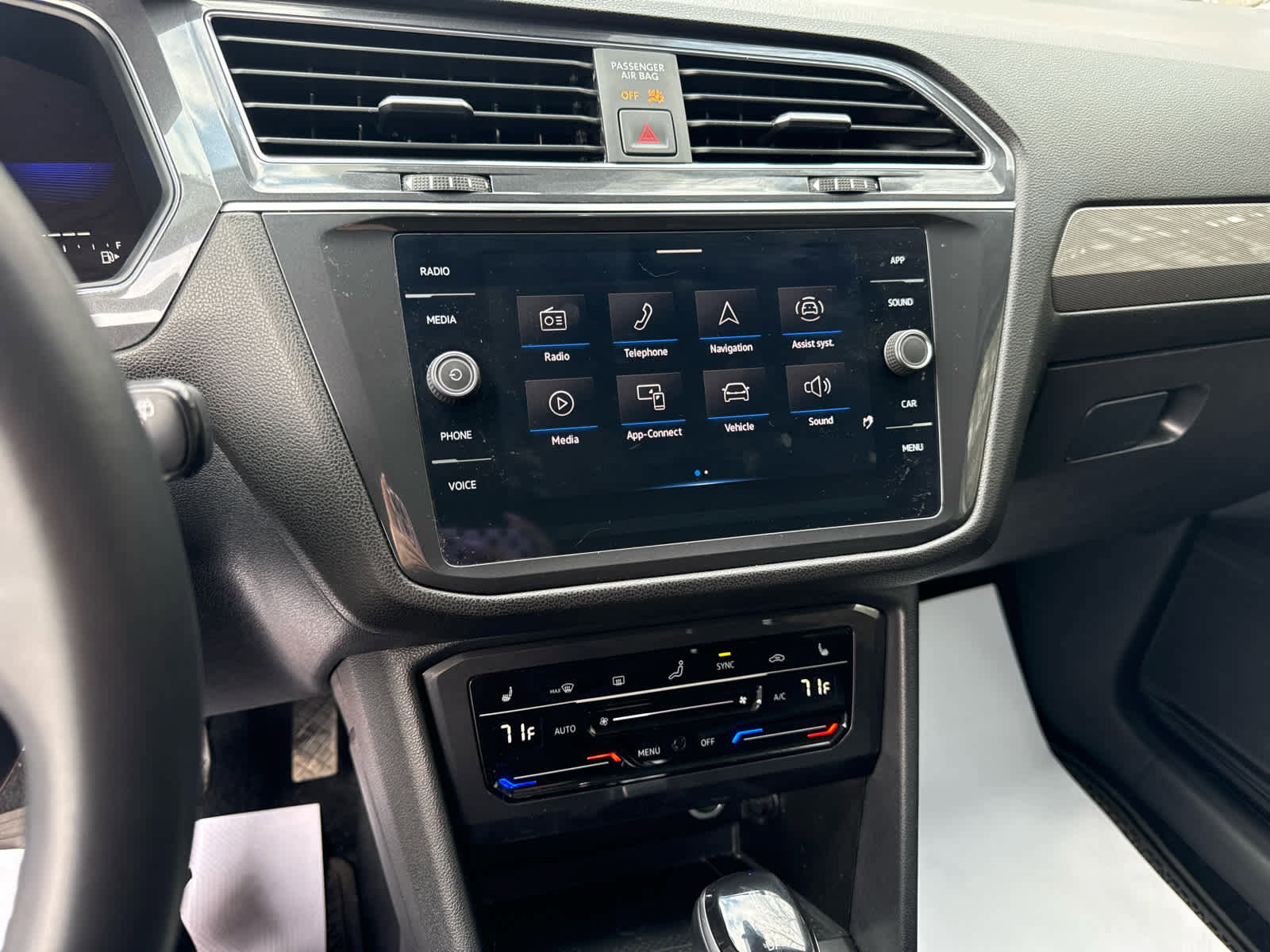 Used 2022 Volkswagen Tiguan SE image 20