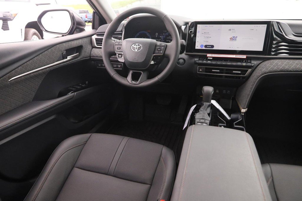 Used 2026 Toyota Camry Hybrid AWD/4WD image 23