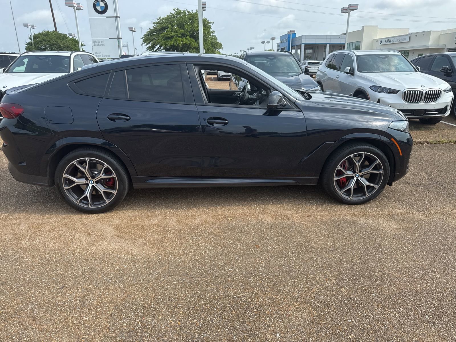 Used 2024 BMW X6 M60i w/ Dynamic Handling Package AWD/4WD image 4