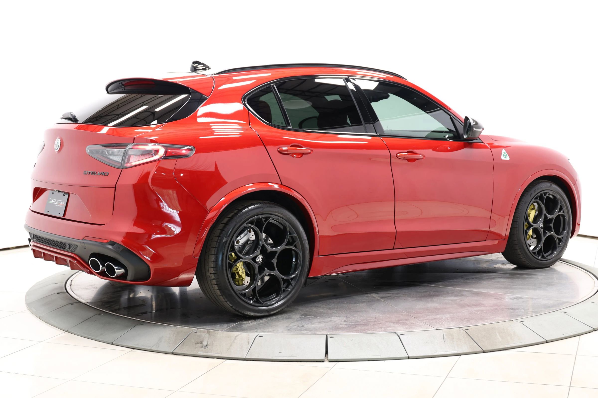 Used 2024 Alfa Romeo Stelvio Quadrifoglio image 4