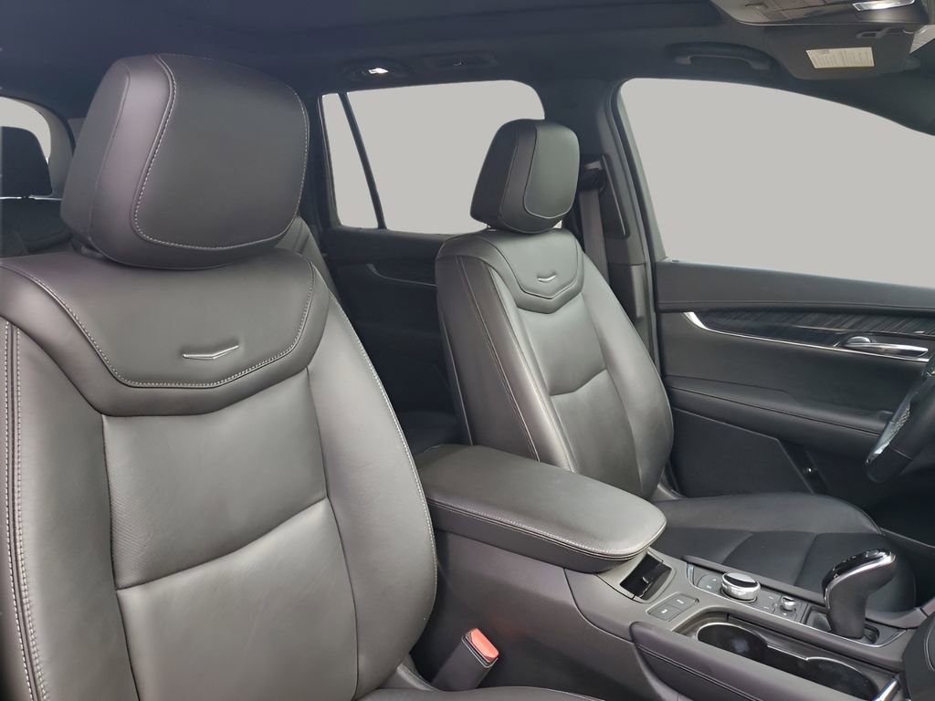 Used 2022 Cadillac XT6 Premium Luxury image 17