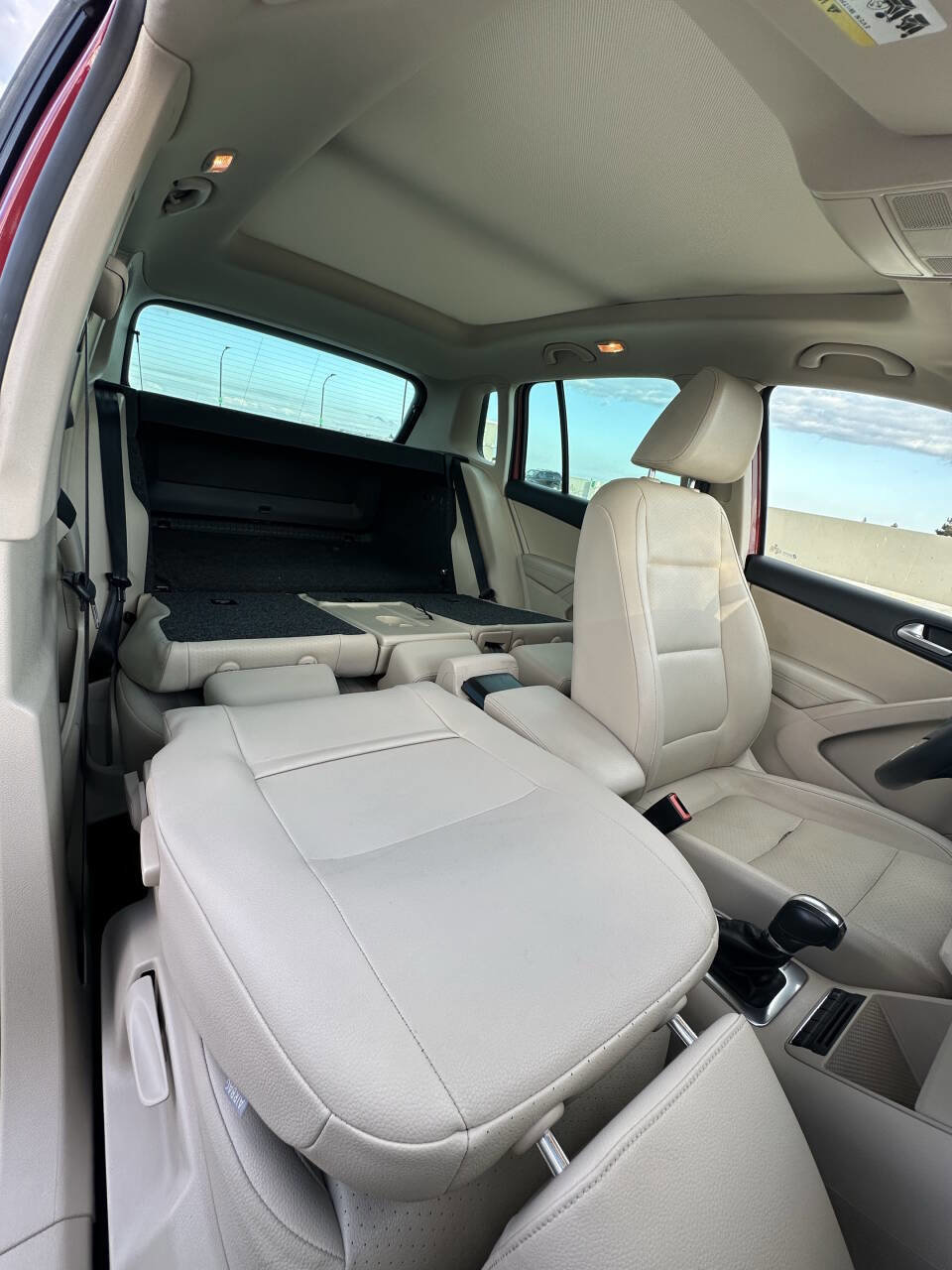 Used 2012 Volkswagen Tiguan SE image 19