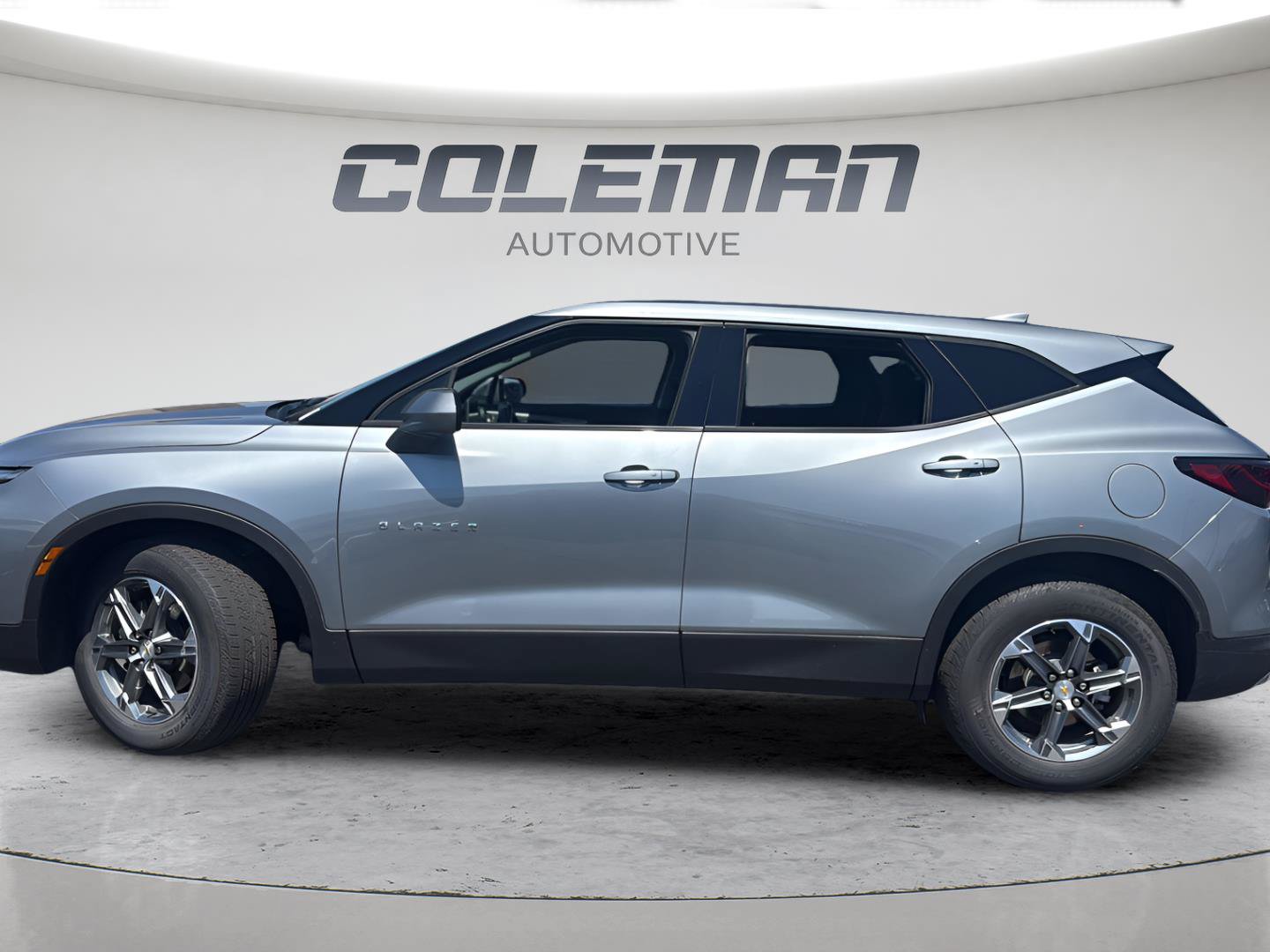 Used 2025 Chevrolet Blazer LT AWD/4WD image 2
