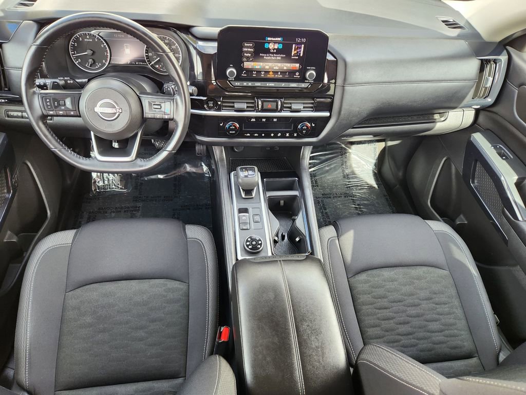 Used 2025 Nissan Pathfinder SV image 11