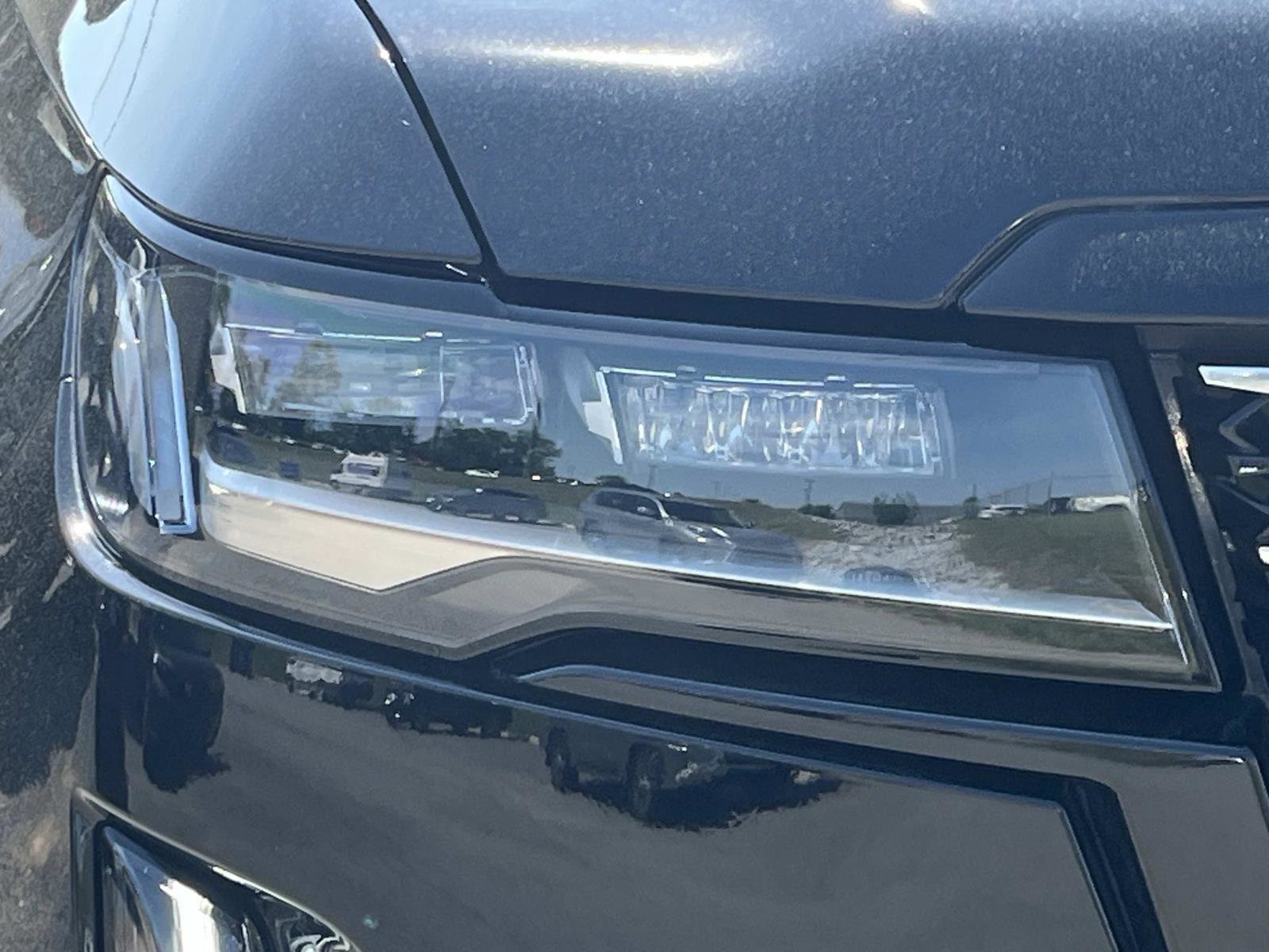 Used 2021 Cadillac Escalade Premium Luxury AWD/4WD image 9