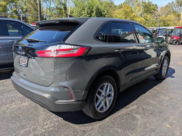 Used 2021 Ford Edge SE image 4