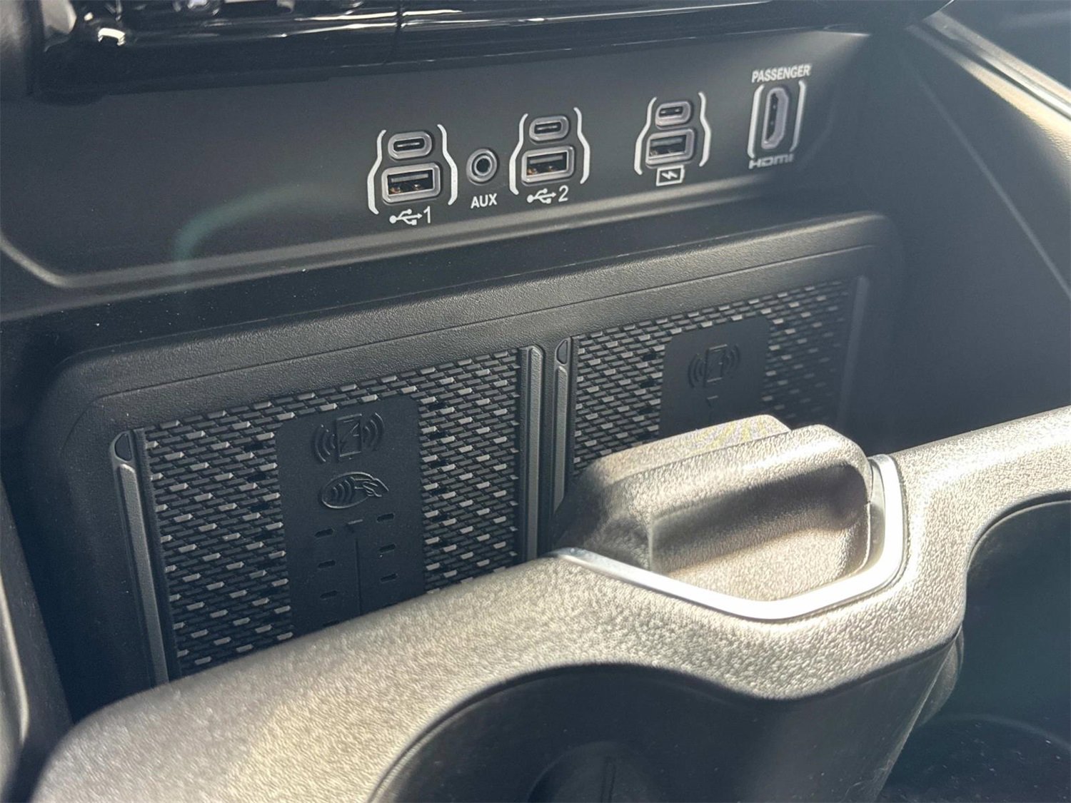 Used 2025 RAM 1500 Laramie w/ Night Edition image 33