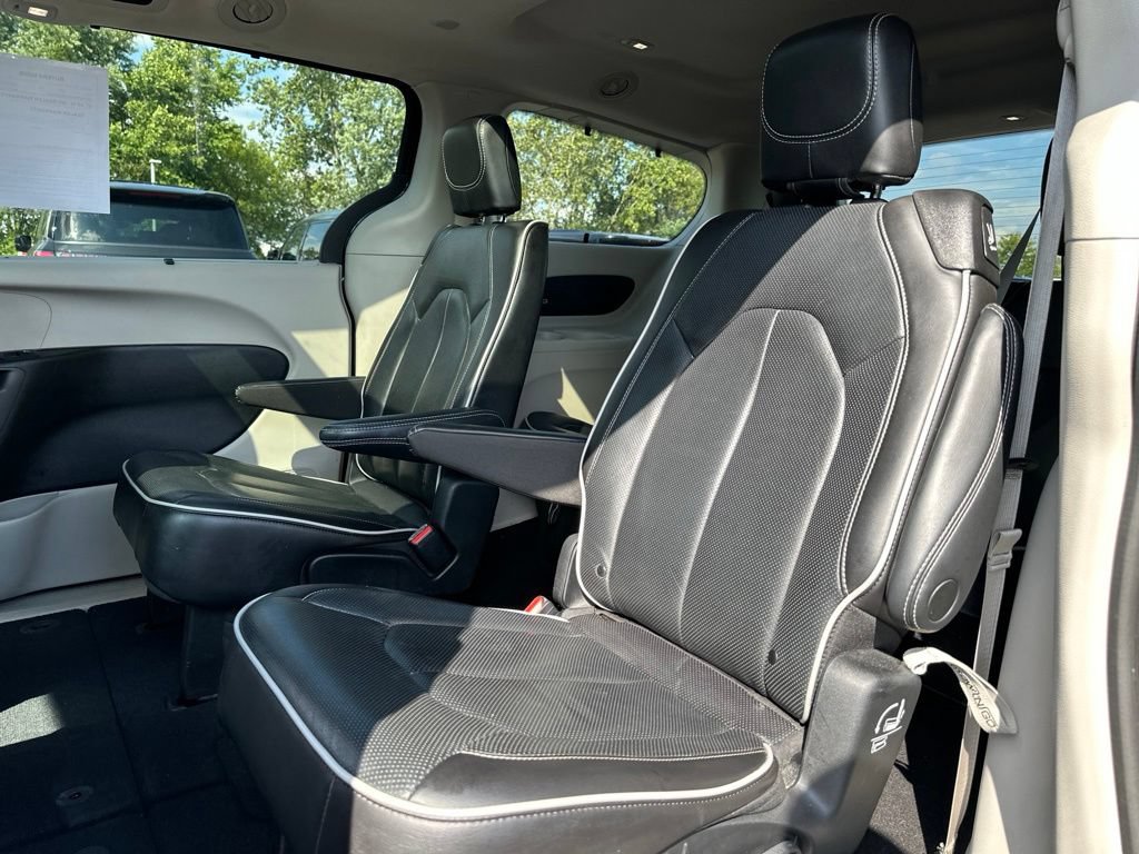 Used 2023 Chrysler Pacifica Limited FWD image 39