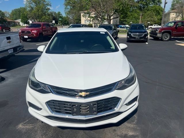 Used 2018 Chevrolet Cruze Premier FWD image 2