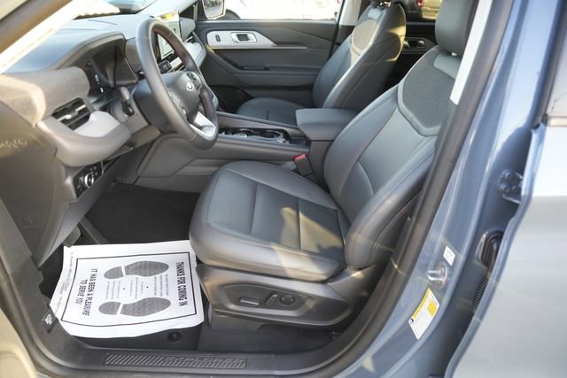 Used 2025 Ford Explorer Active w/ Active Comfort Package image 9