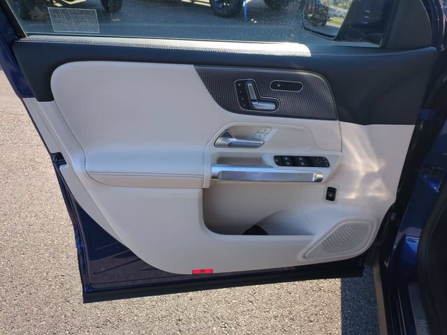 Used 2023 Mercedes-Benz GLB 250 4MATIC w/ Premium Package image 12
