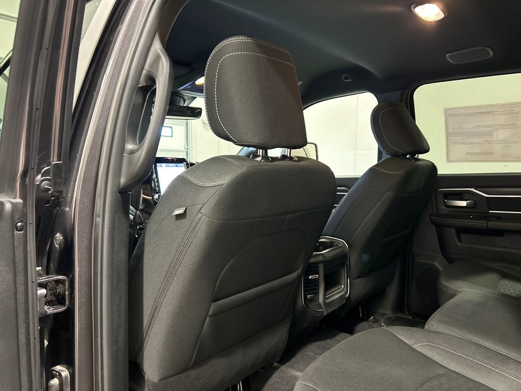 New 2025 RAM 2500 Big Horn AWD/4WD image 32