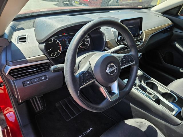 Used 2024 Nissan Altima 2.5 SV FWD image 23