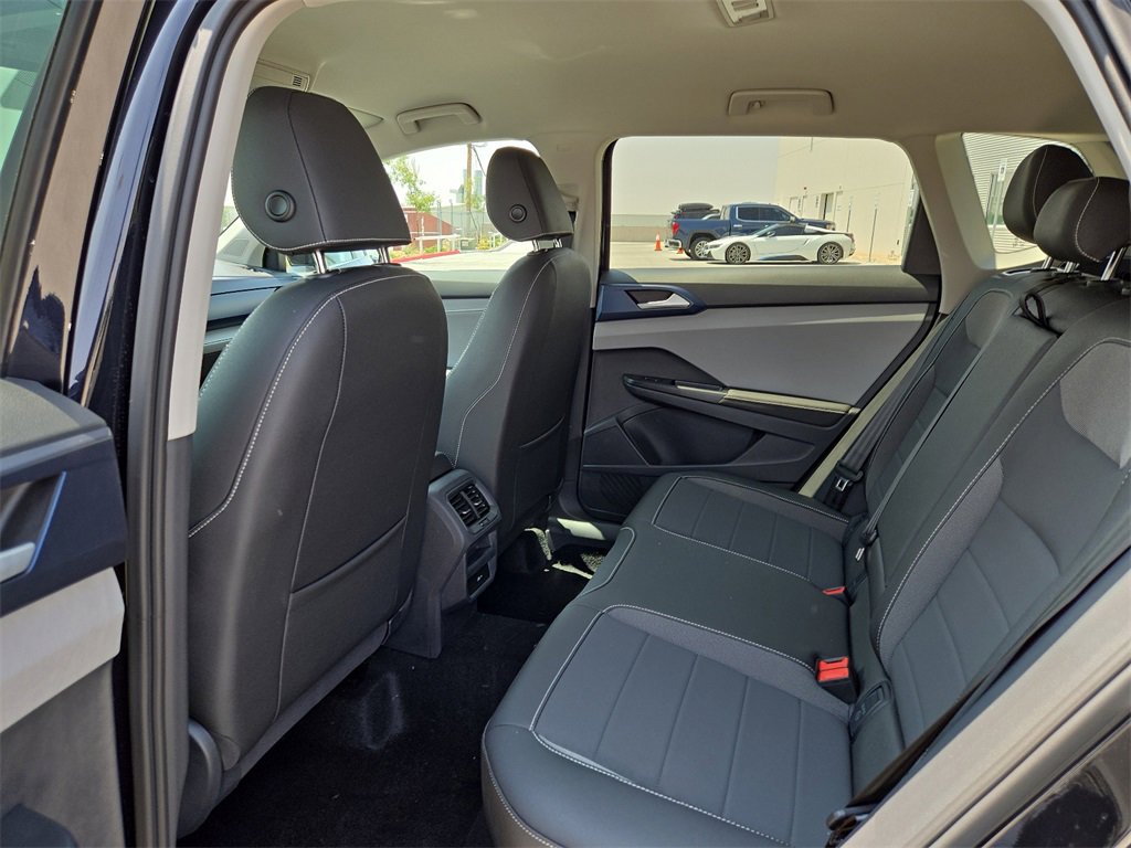 Used 2024 Volkswagen Taos SE image 16