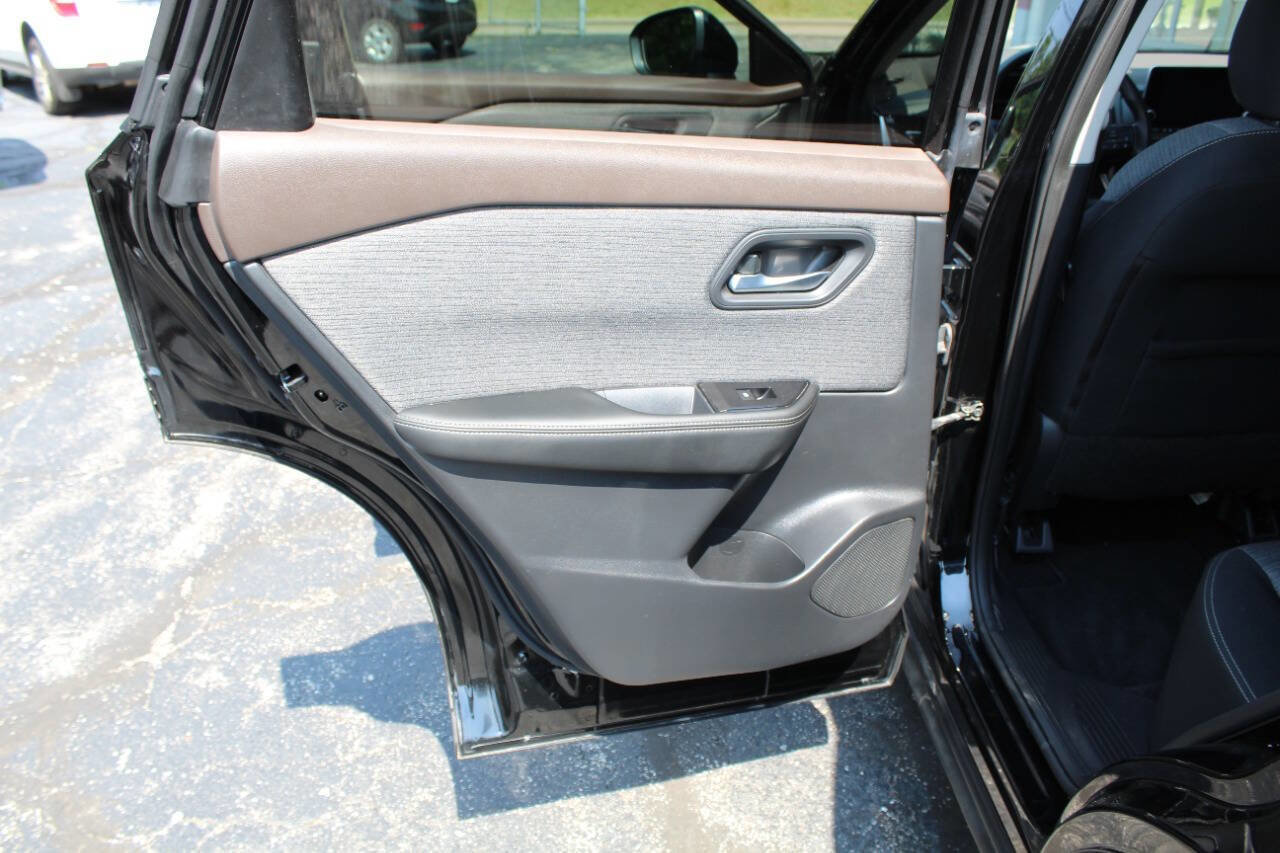 Used 2021 Nissan Rogue SV image 18