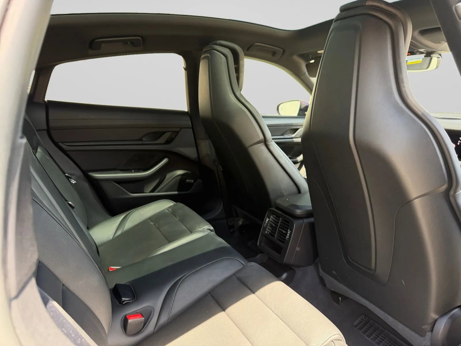 Used 2020 Porsche Taycan 4S AWD/4WD image 32