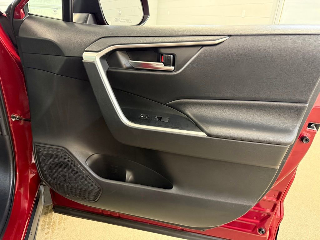Used 2019 Toyota RAV4 XLE w/ Convenience Package image 28