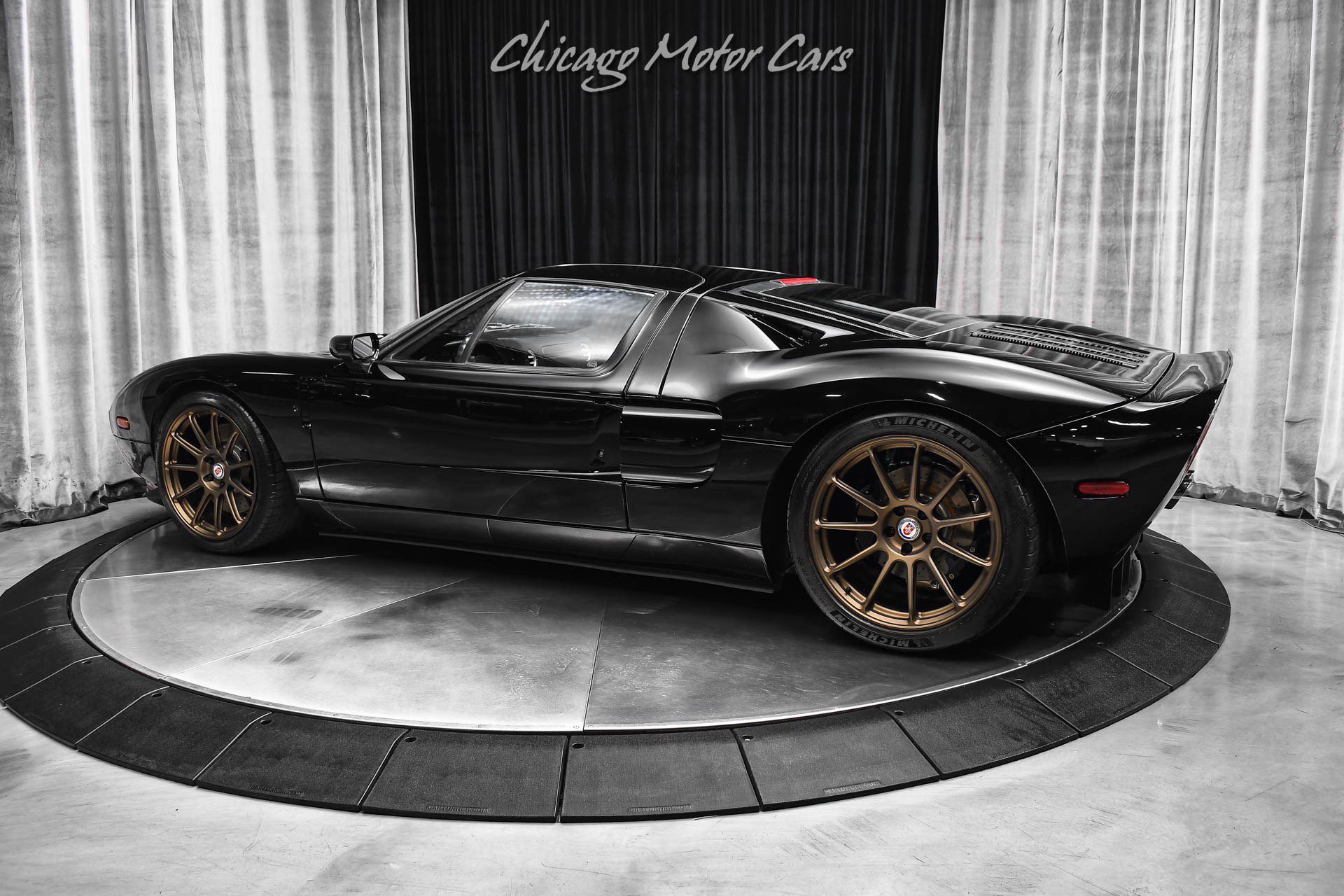 Used 2006 Ford GT RWD image 3