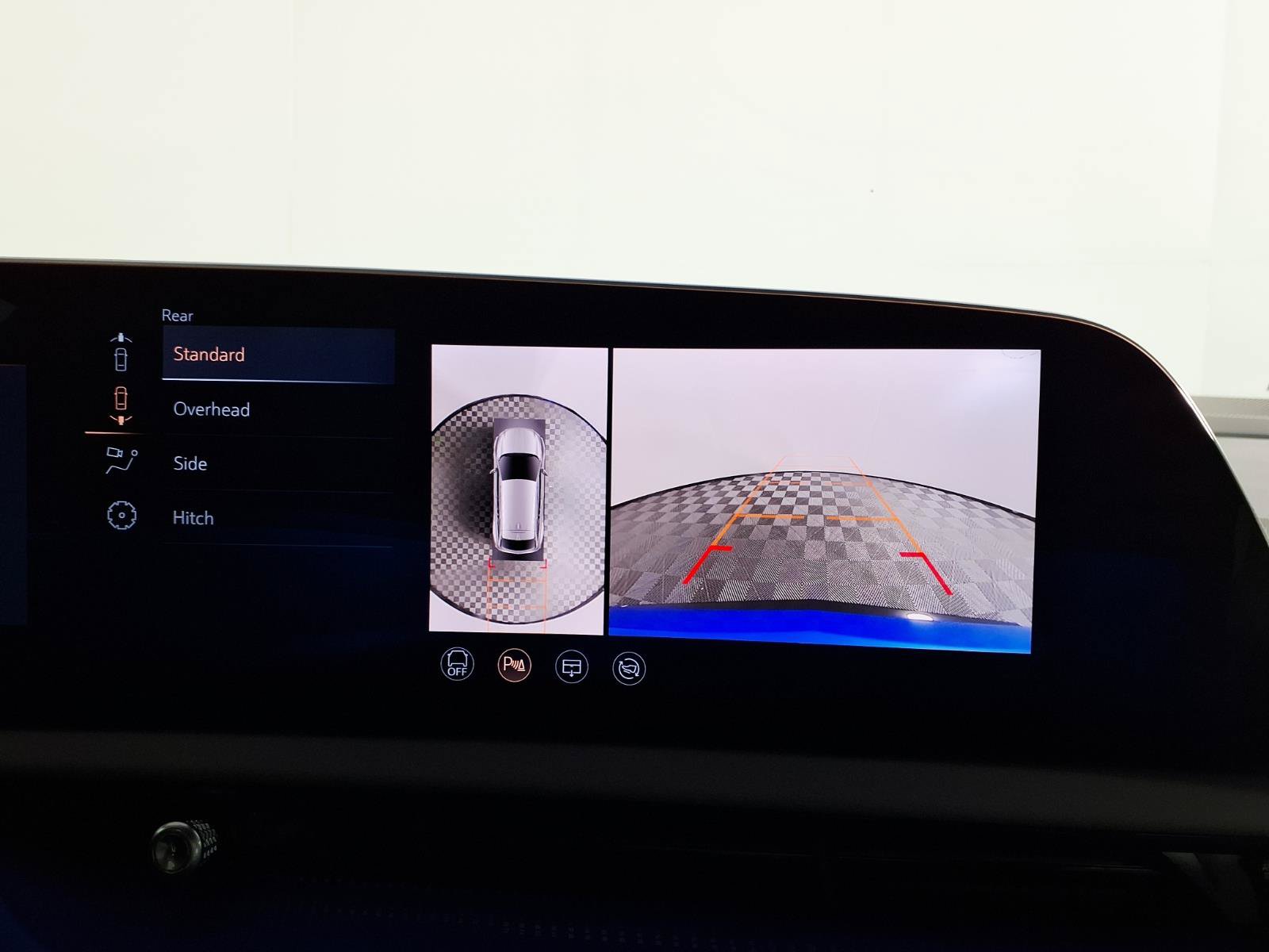 Certified 2025 Cadillac Optiq Luxury 2 AWD/4WD image 18
