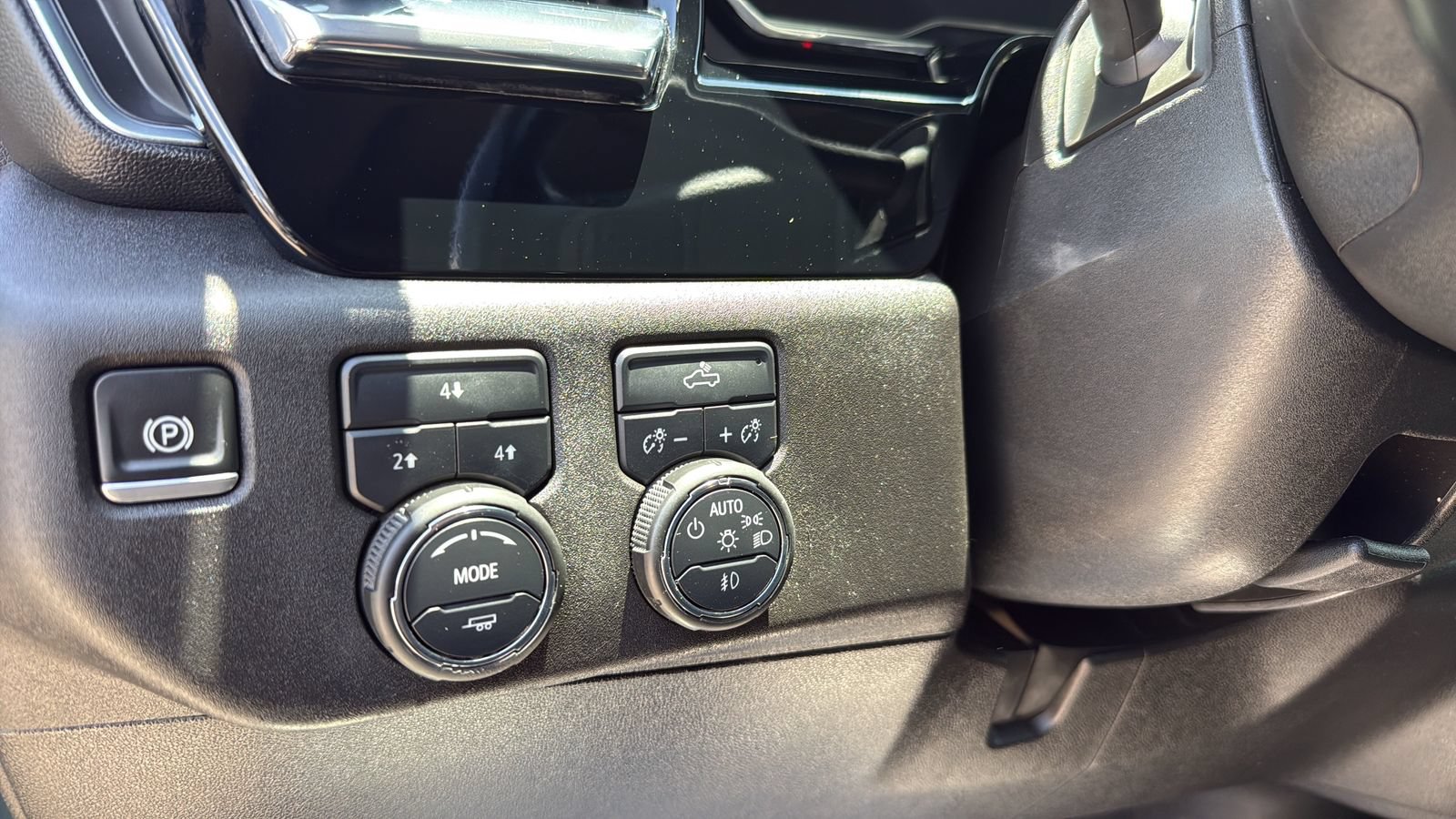 Used 2025 Chevrolet Silverado 3500 LT w/ Convenience Package AWD/4WD image 16