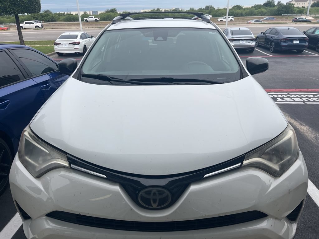 Used 2017 Toyota RAV4 LE AWD/4WD image 2