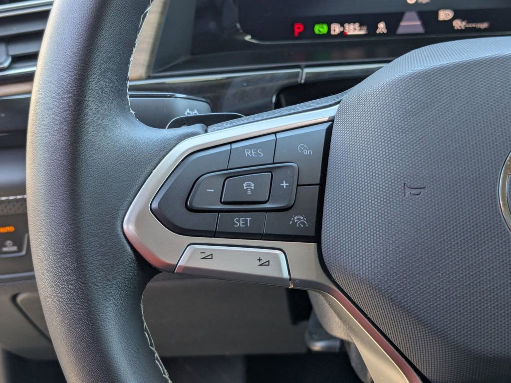 Used 2025 Volkswagen Atlas SE image 18