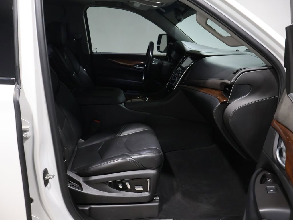 Used 2016 Cadillac Escalade Luxury image 27
