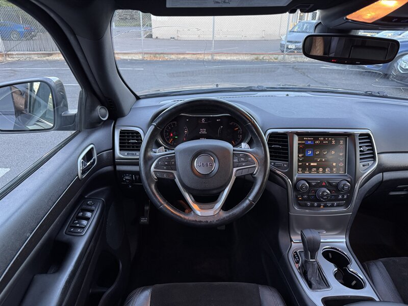Used 2017 Jeep Grand Cherokee Altitude AWD/4WD image 16