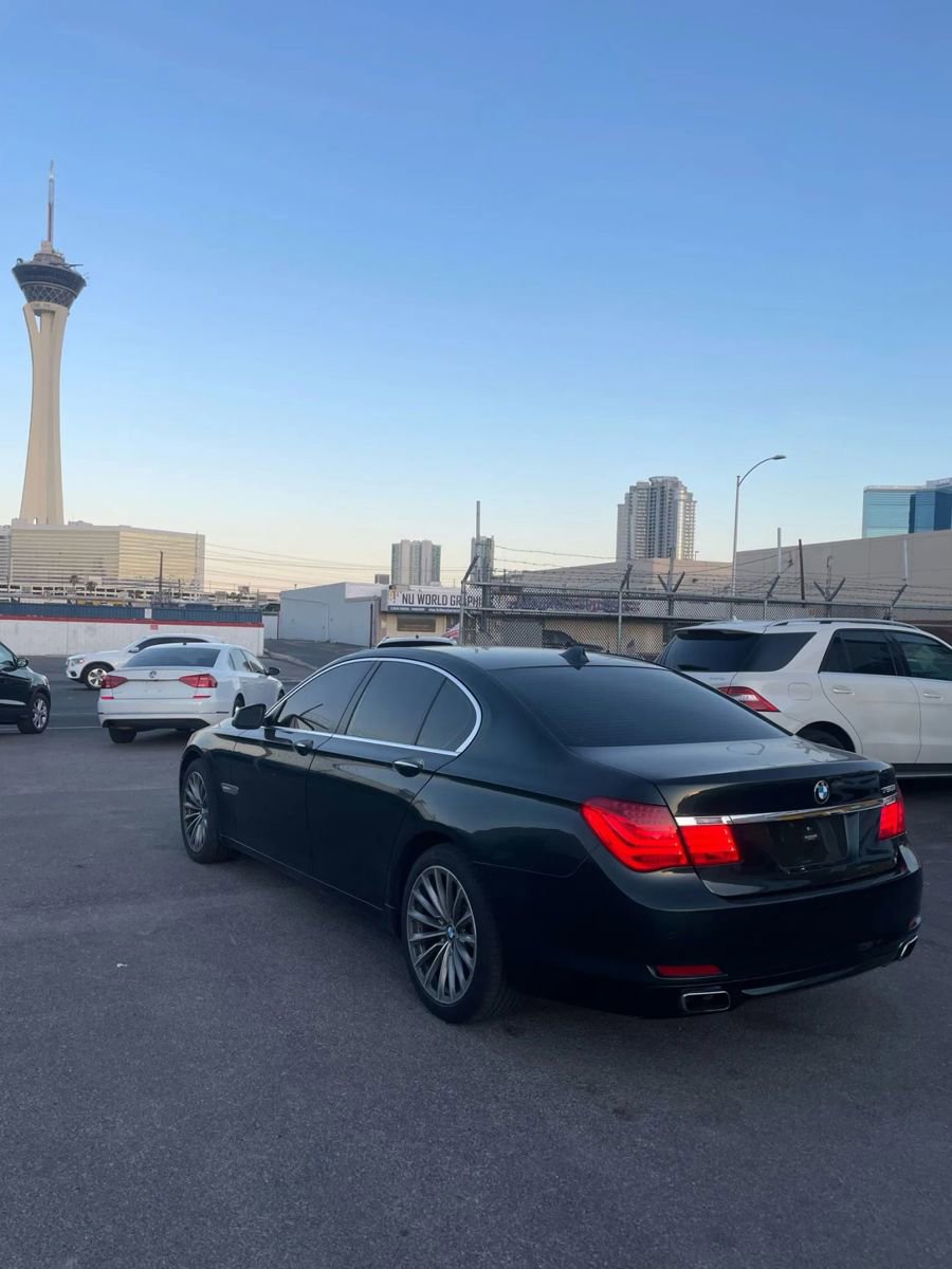 Used 2012 BMW 750i image 4