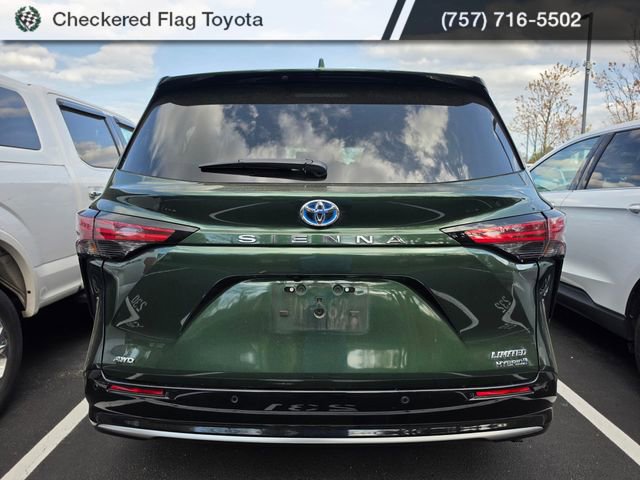 Used 2023 Toyota Sienna Limited image 5