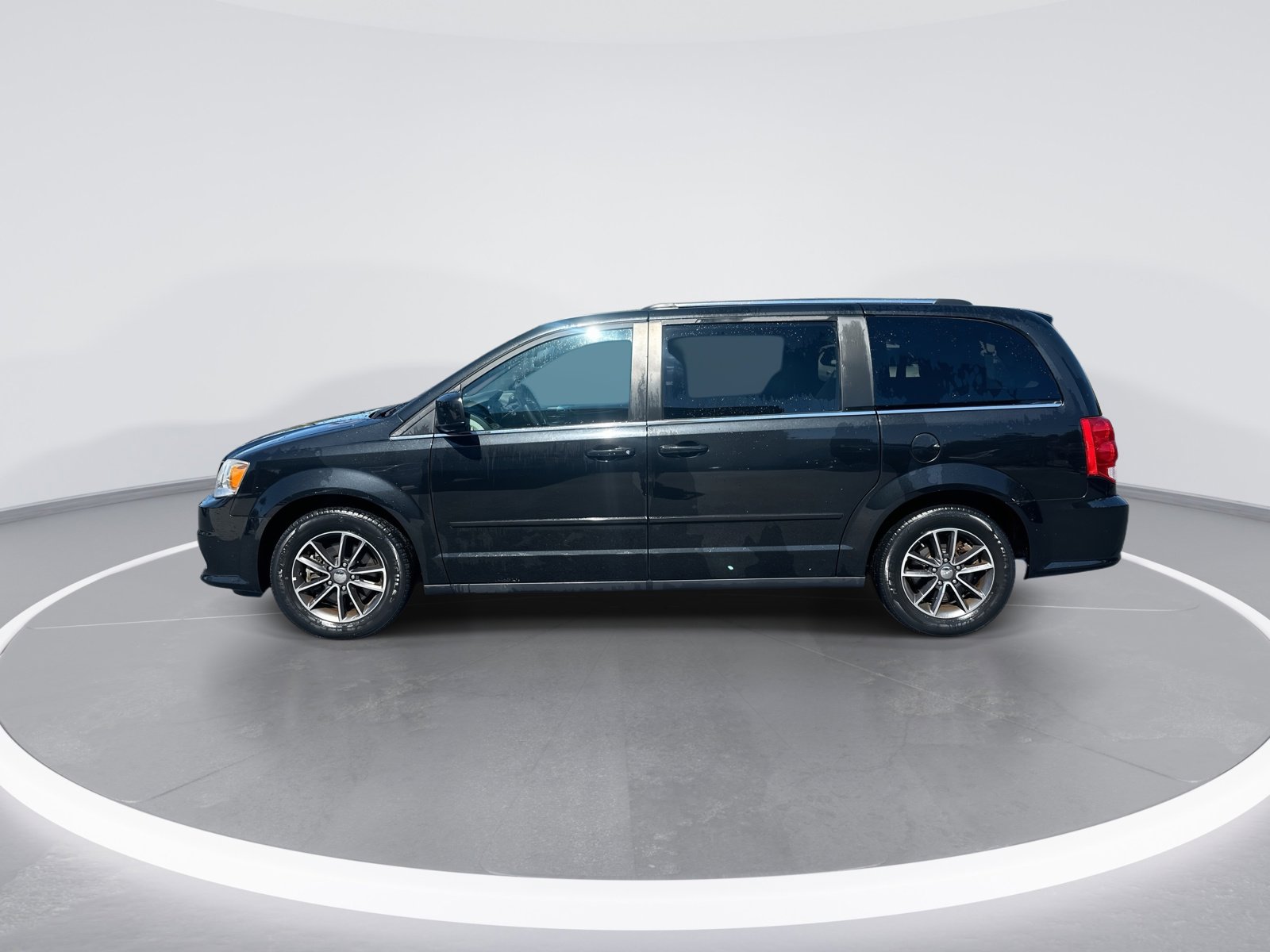 Used 2017 Dodge Grand Caravan SXT FWD image 6
