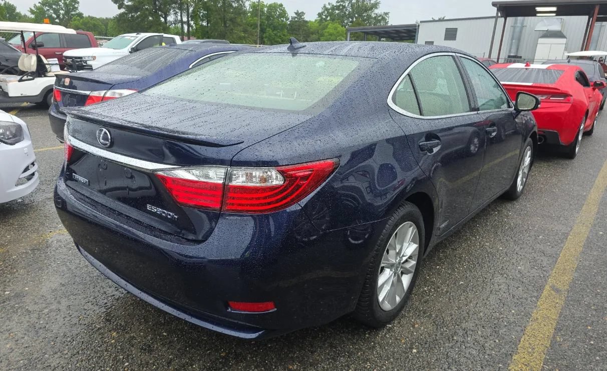 Used 2013 Lexus ES 300h w/ Luxury Pkg FWD image 3