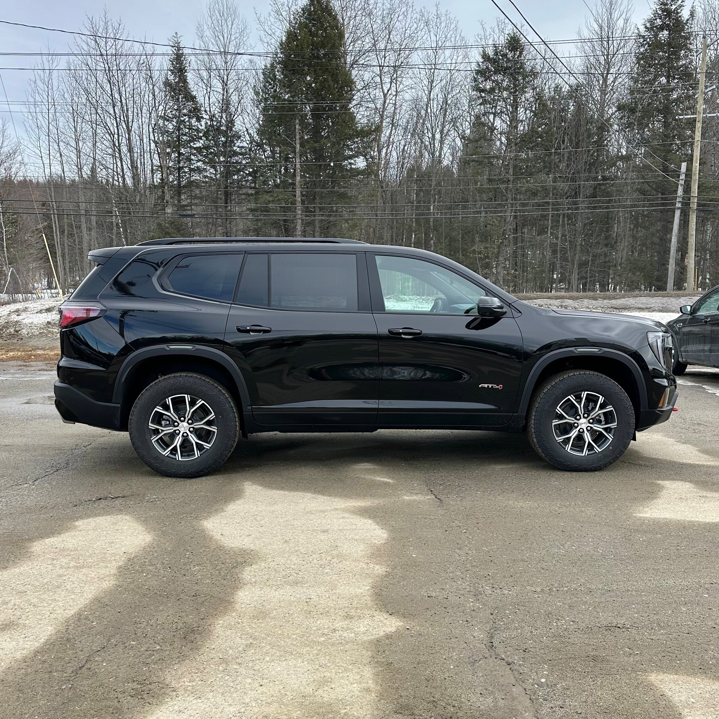 New 2026 GMC Acadia AT4 w/ Luxury Package AWD/4WD image 2