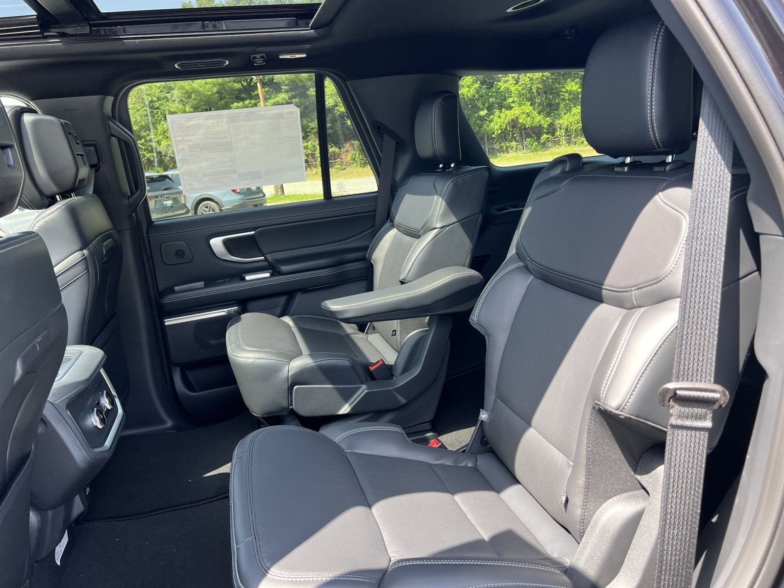 New 2027 Ford Expedition Platinum w/ Stealth Appearance Package AWD/4WD image 25