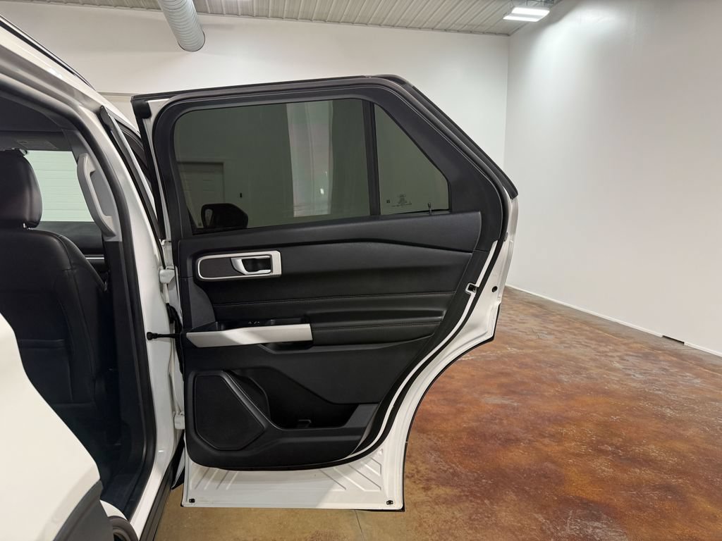 Used 2022 Ford Explorer XLT w/ Equipment Group 202A AWD/4WD image 64