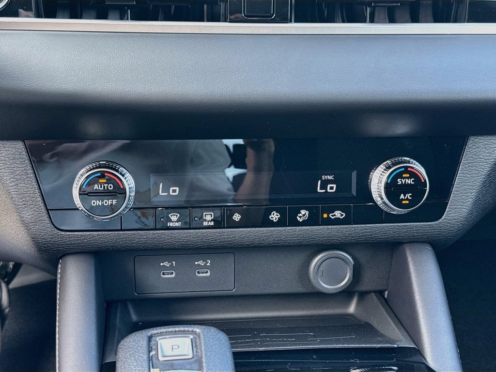 New 2026 Mitsubishi Outlander ES FWD image 16