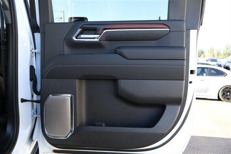 Used 2024 GMC Sierra 3500 Denali w/ Denali Reserve Package image 25