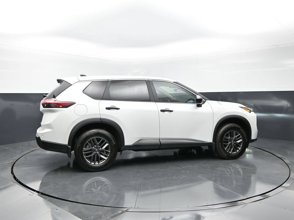 Certified 2025 Nissan Rogue S FWD image 3