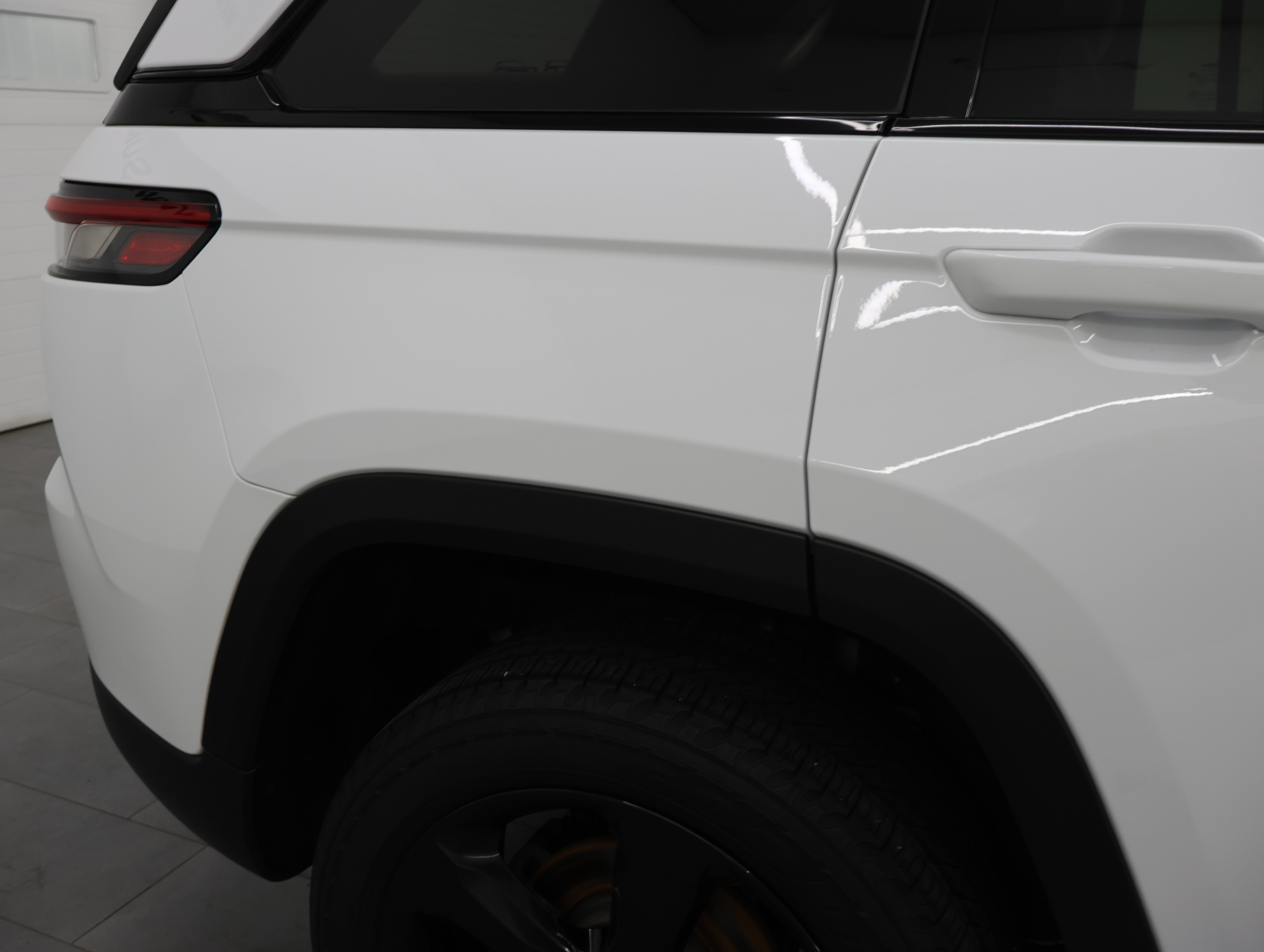 Used 2023 Jeep Grand Cherokee Altitude AWD/4WD image 25