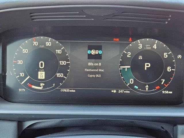 Used 2024 Land Rover Discovery Metropolitan Edition image 11