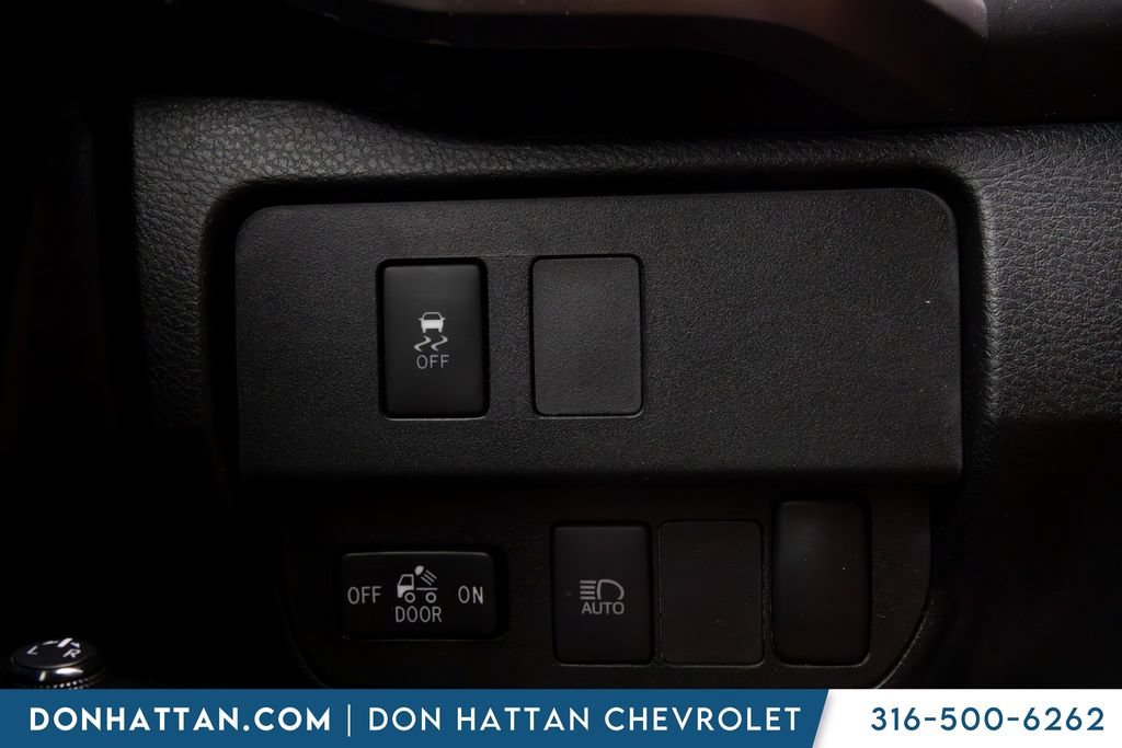 Used 2020 Toyota Tacoma SR5 AWD/4WD image 12