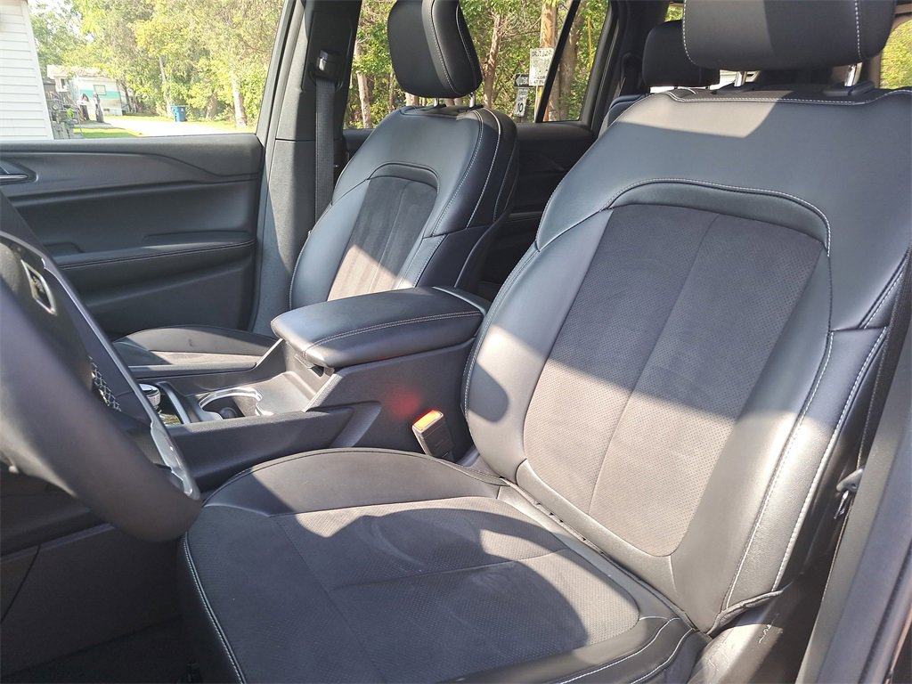 Used 2024 Jeep Grand Cherokee L Altitude image 16