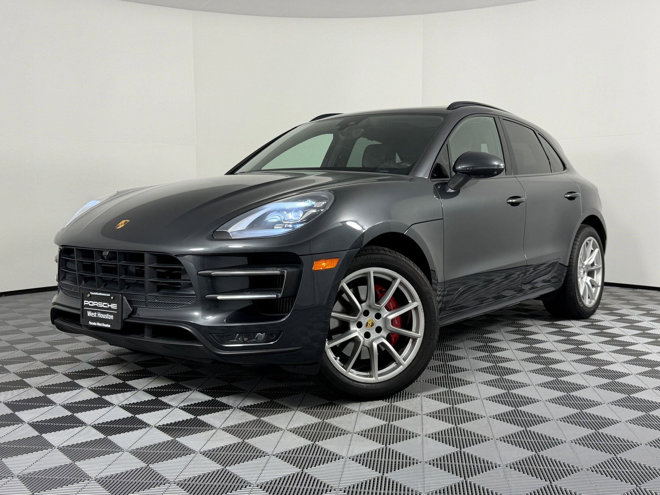 Used 2017 Porsche Macan Turbo image 1
