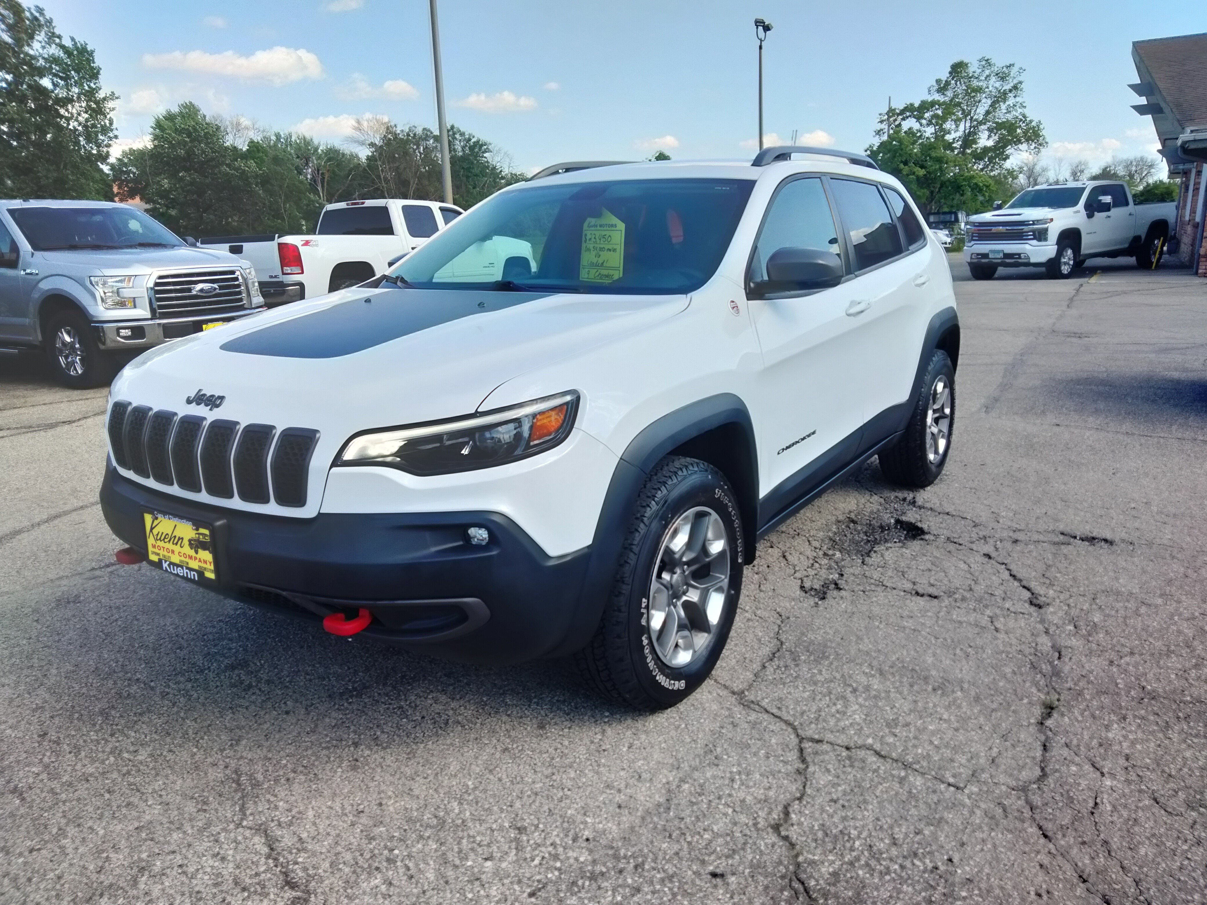 Used 2019 Jeep Cherokee Trailhawk w/ Cold Weather Group image 4